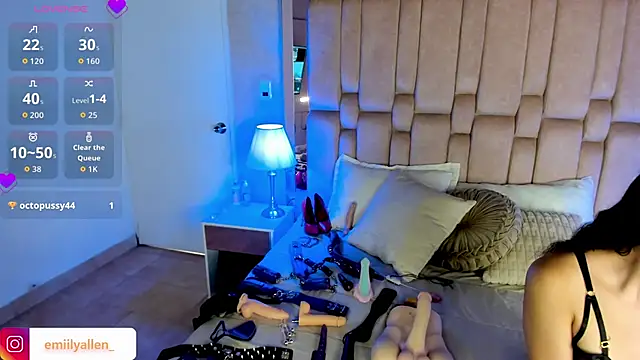 EmilyAllen  online show from October 9, 3:48 am