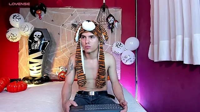  Tattoo Couple online show from October 28, 2:31 pm