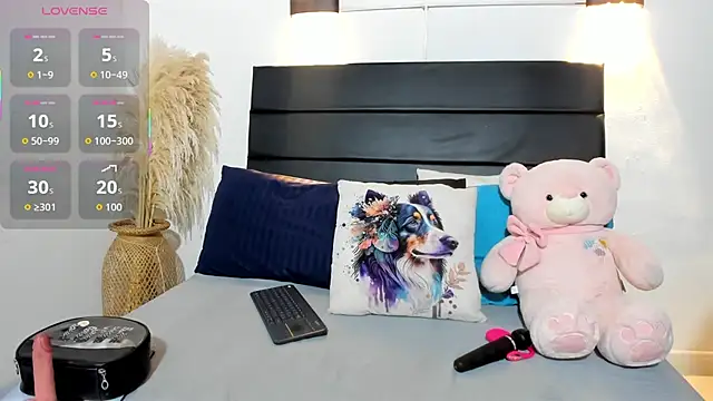 Snapshot of Julieta_Coopeer_ chatting on February 16, 10:44 am Julieta Coopeer online show from February 16, 10:44 am