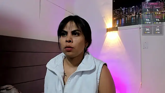 Julieta Coopeer  online show from May 24, 10:42 am