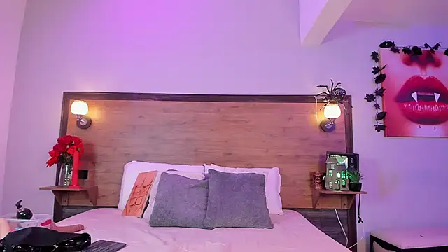 Snapshot of EmmaBakeer chatting on October 20, 10:59 am EmmaBakeer online show from October 20, 10:59 am