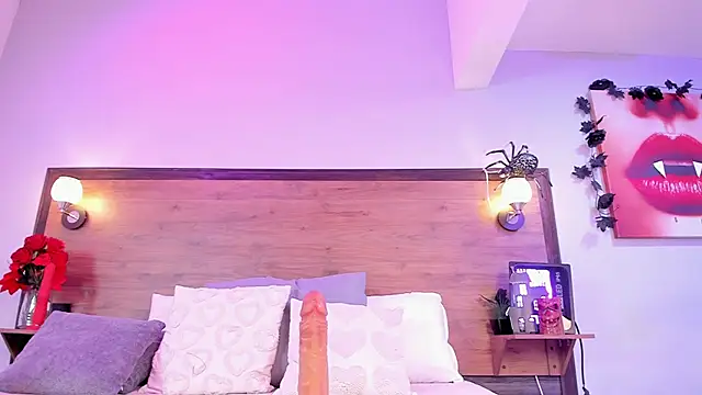 Snapshot of EmmaBakeer chatting on October 25, 11:29 am EmmaBakeer online show from October 25, 11:29 am