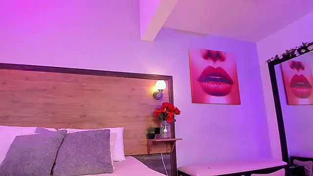 Snapshot of EmmaBakeer chatting on November 12, 11:10 am EmmaBakeer online show from November 12, 11:10 am