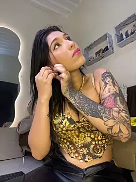 Snapshot of Sweetie_Arianna chatting on February 16, 8:21 am Sweetie Arianna online show from February 16, 8:21 am