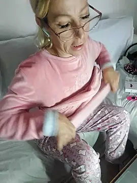 blondyruby online show from November 14, 8:24 am