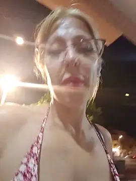 Snapshot of blondyruby chatting on July 16, 9:32 pm blondyruby online show from July 16, 9:32 pm