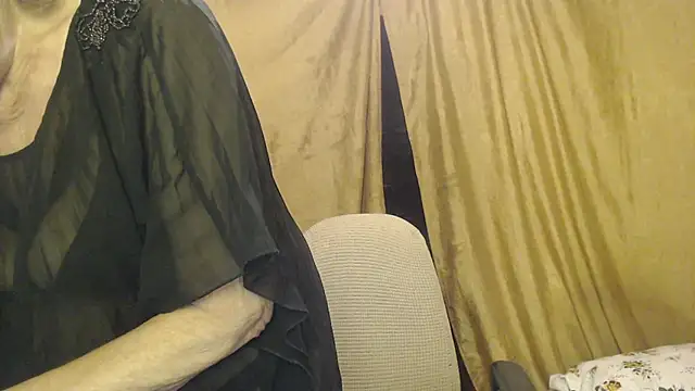  Estelitta 5 online show from February 4, 5:30 pm