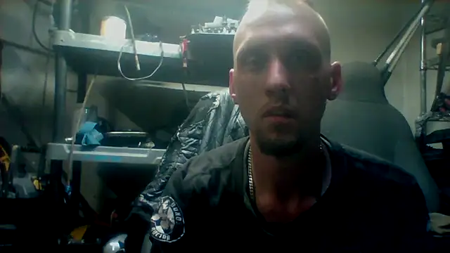 Snapshot of Aaronbp chatting on October 31, 7:53 am Aaronbp online show from October 31, 7:53 am