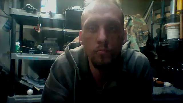 Snapshot of Aaronbp chatting on November 17, 4:29 am Aaronbp online show from November 17, 4:29 am