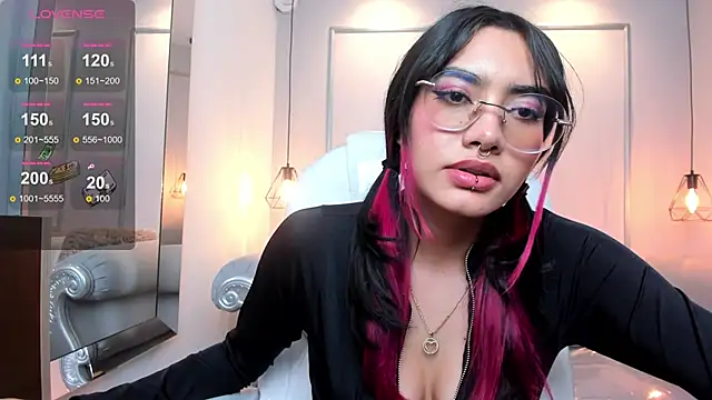 AzuraKindong online show from January 8, 1:21 am