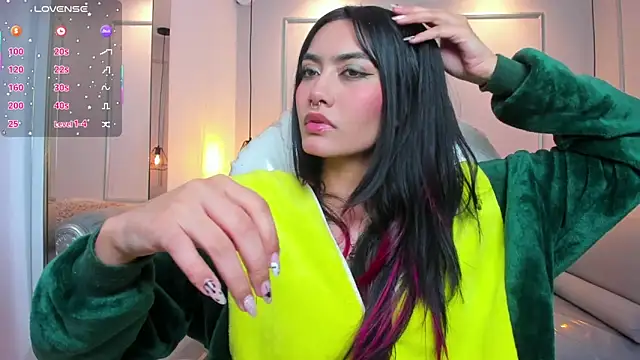 AzuraKindong online show from October 16, 7:37 pm