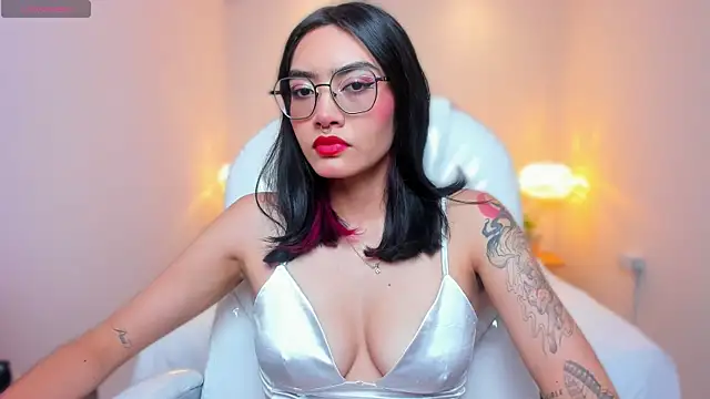 AzuraKindong online show from March 18, 7:17 pm