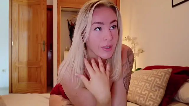 Snapshot of ChristyAdair chatting on December 13, 8:41 am ChristyAdair online show from December 13, 8:41 am