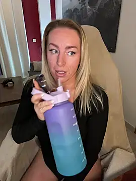 Snapshot of ChristyAdair chatting on March 10, 6:23 pm ChristyAdair online show from March 10, 6:23 pm