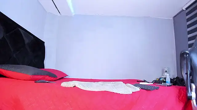 Dancelwashington online show from February 21, 10:00 pm