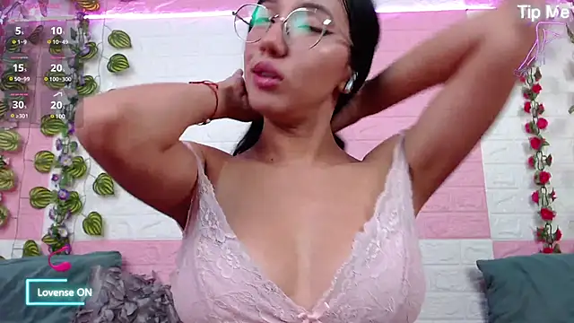AnyaFloyd69 online show from March 7, 11:49 pm