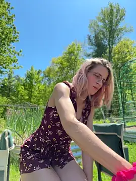 DanaeJustine online show from May 26, 5:42 pm