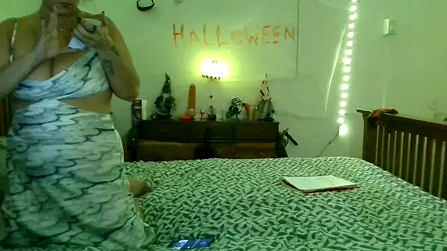 Snapshot of ExoticVibes69 chatting on October 17, 12:25 am ExoticVibes69 online show from October 17, 12:25 am