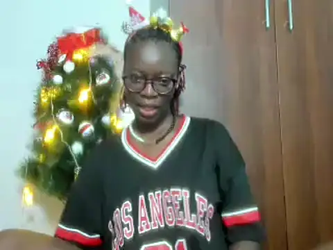 Snapshot of afro_pop chatting on December 22, 3:44 am afro pop online show from December 22, 3:44 am