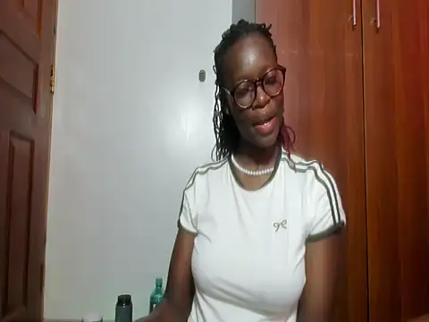 Snapshot of afro_pop chatting on December 30, 4:53 am afro pop online show from December 30, 4:53 am