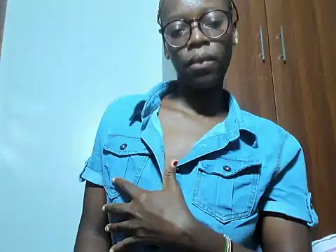 Snapshot of afro_pop chatting on February 15, 3:31 am afro pop online show from February 15, 3:31 am