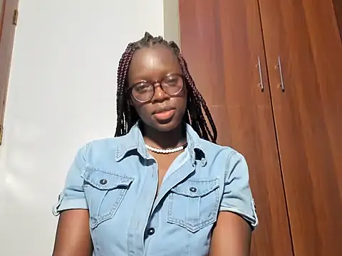 Snapshot of afro_pop chatting on March 19, 12:59 am afro pop online show from March 19, 12:59 am
