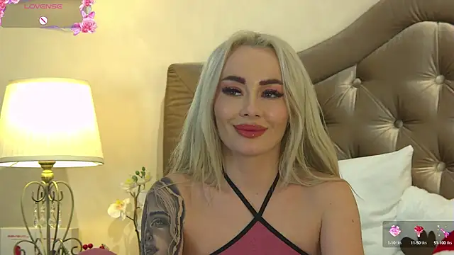 Snapshot of FrancescaMcGray chatting on December 17, 4:00 pm FrancescaMcGray online show from December 17, 4:00 pm