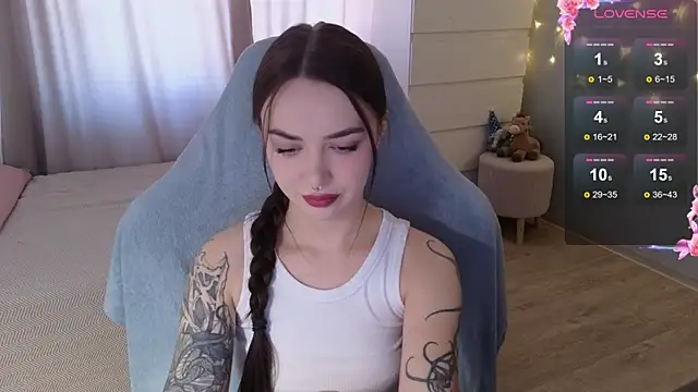 kate leoo online show from April 12, 10:09 am