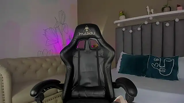 atenea jones online show from April 5, 12:35 pm