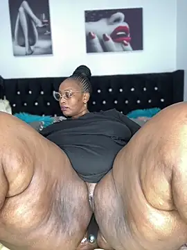 MsWhiteChocolatte online show from March 11, 5:30 pm