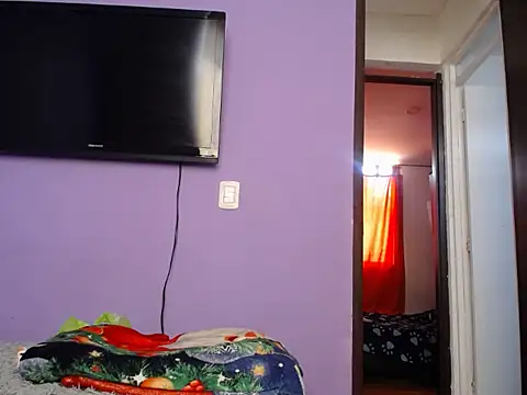 Snapshot of Laura_martin_ chatting on October 22, 3:34 pm Laura martin online show from October 22, 3:34 pm