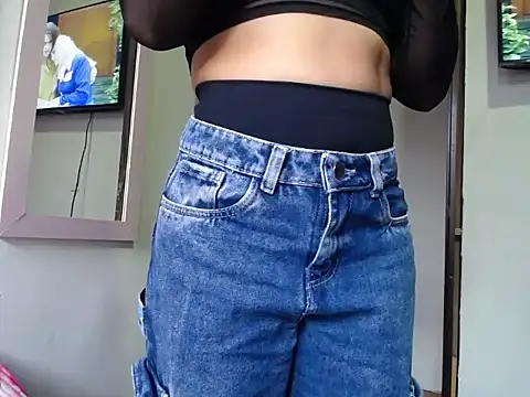 Snapshot of Laura_martin_ chatting on November 15, 9:32 pm Laura martin online show from November 15, 9:32 pm