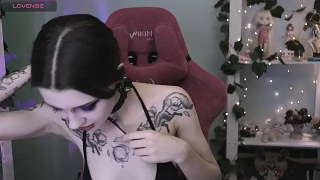prettybones online show from August 8, 9:17 pm