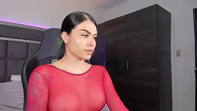 Snapshot of Emmilysantibanez chatting on November 30, 2:21 pm Emmilysantibanez online show from November 30, 2:21 pm