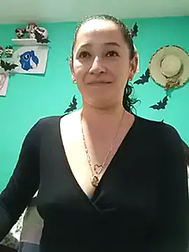 Snapshot of emilypoppy3 chatting on December 4, 3:26 am emilypoppy3 online show from December 4, 3:26 am