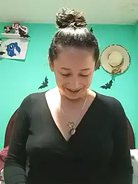 Snapshot of emilypoppy3 chatting on December 4, 8:07 pm emilypoppy3 online show from December 4, 8:07 pm