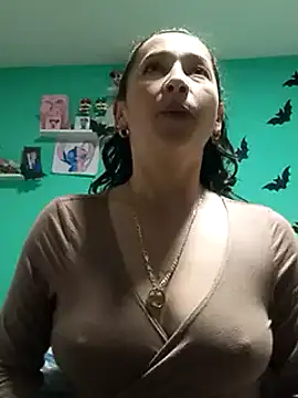 Snapshot of emilypoppy3 chatting on December 28, 3:04 am emilypoppy3 online show from December 28, 3:04 am