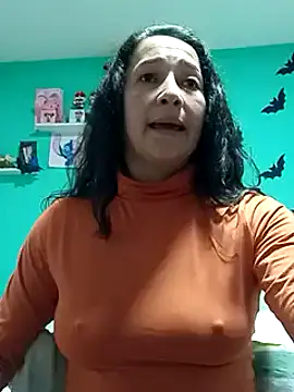 Snapshot of emilypoppy3 chatting on January 7, 3:44 pm emilypoppy3 online show from January 7, 3:44 pm