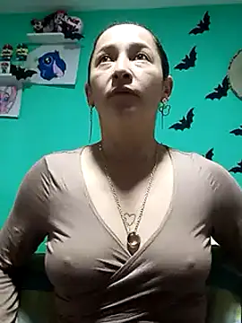 Snapshot of emilypoppy3 chatting on January 9, 2:18 pm emilypoppy3 online show from January 9, 2:18 pm