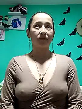 Snapshot of emilypoppy3 chatting on January 9, 8:11 pm emilypoppy3 online show from January 9, 8:11 pm