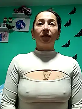 Snapshot of emilypoppy3 chatting on January 15, 2:24 pm emilypoppy3 online show from January 15, 2:24 pm