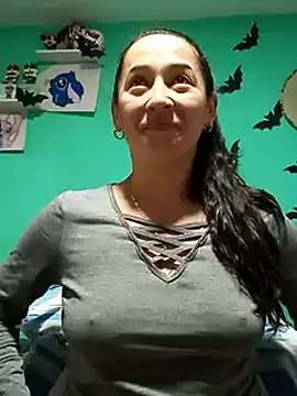 Snapshot of emilypoppy3 chatting on January 21, 1:22 pm emilypoppy3 online show from January 21, 1:22 pm