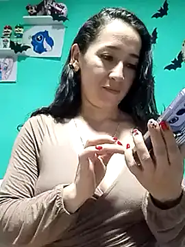 Snapshot of emilypoppy3 chatting on January 25, 1:10 am emilypoppy3 online show from January 25, 1:10 am