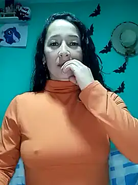 Snapshot of emilypoppy3 chatting on February 1, 1:55 am emilypoppy3 online show from February 1, 1:55 am