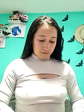Snapshot of emilypoppy3 chatting on February 5, 1:44 pm emilypoppy3 online show from February 5, 1:44 pm