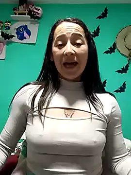 Snapshot of emilypoppy3 chatting on February 5, 4:47 pm emilypoppy3 online show from February 5, 4:47 pm