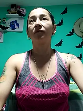 Snapshot of emilypoppy3 chatting on February 7, 1:22 pm emilypoppy3 online show from February 7, 1:22 pm