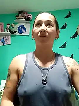 Snapshot of emilypoppy3 chatting on February 11, 12:38 am emilypoppy3 online show from February 11, 12:38 am