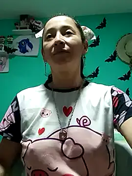 Snapshot of emilypoppy3 chatting on February 17, 1:10 pm emilypoppy3 online show from February 17, 1:10 pm