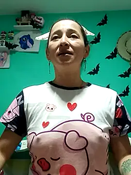 Snapshot of emilypoppy3 chatting on February 17, 10:03 pm emilypoppy3 online show from February 17, 10:03 pm